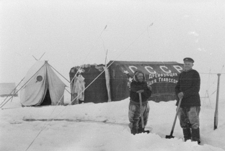 Палаточный лагерь дрейфующей станции Северный полюс-1 